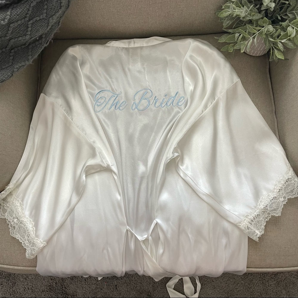 In Bloom by Jonquil satin bride robe with lace trim size M